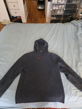 Marine Layer Textured Knit Hooded Sweater in Navy